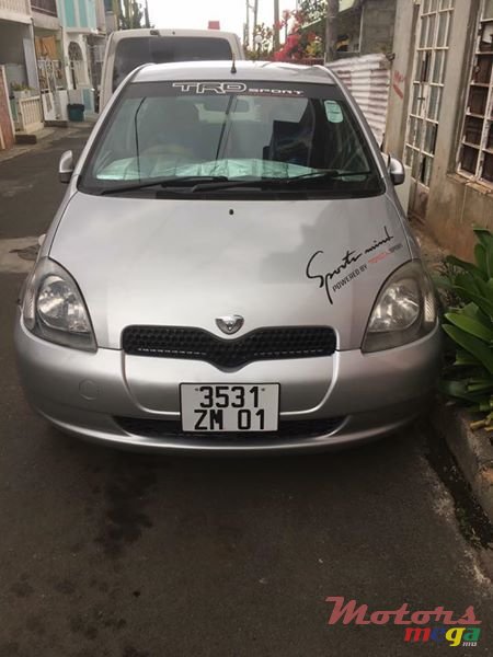 2001' Toyota Vitz photo #4