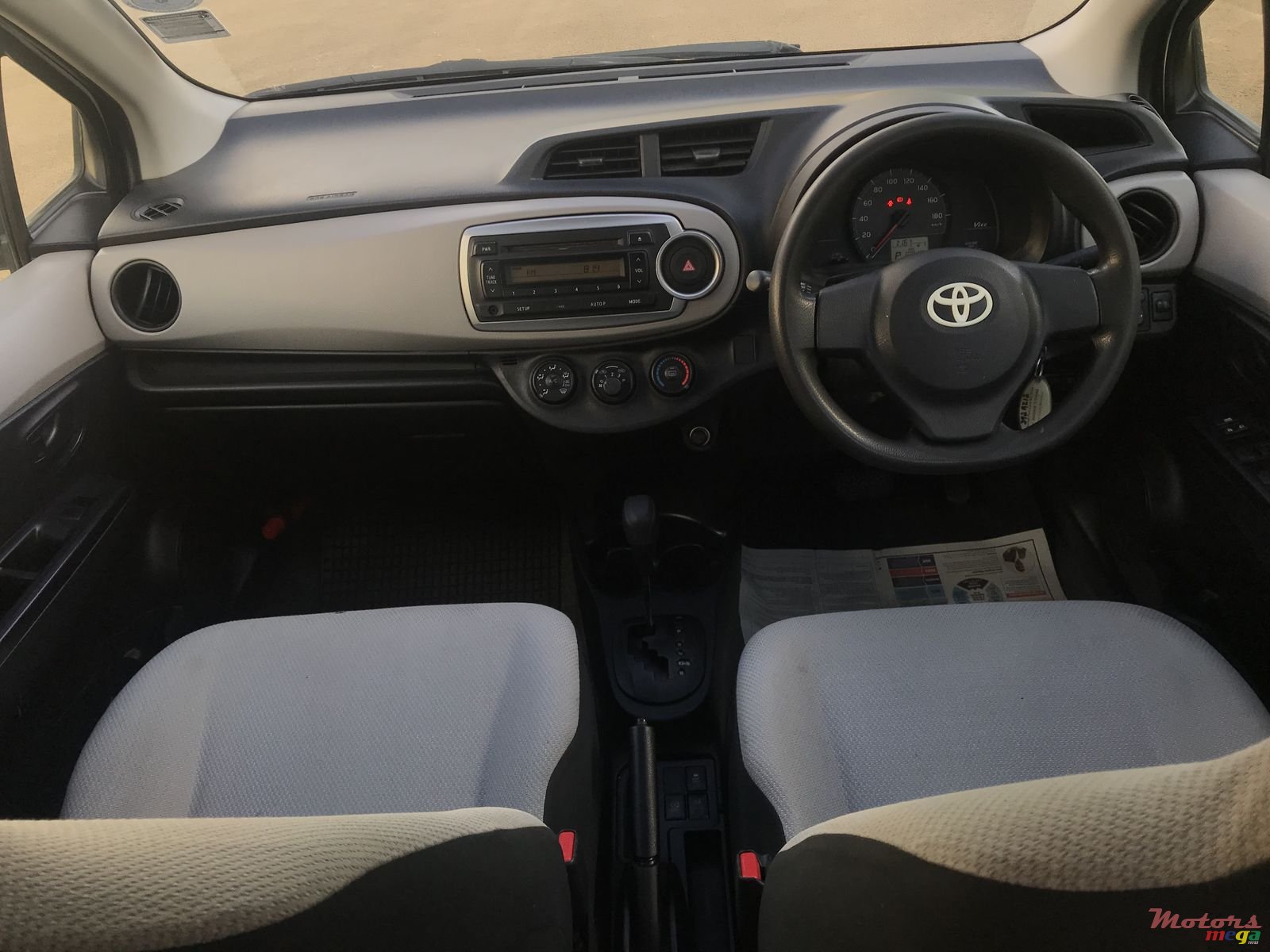 2013' Toyota Vitz photo #6