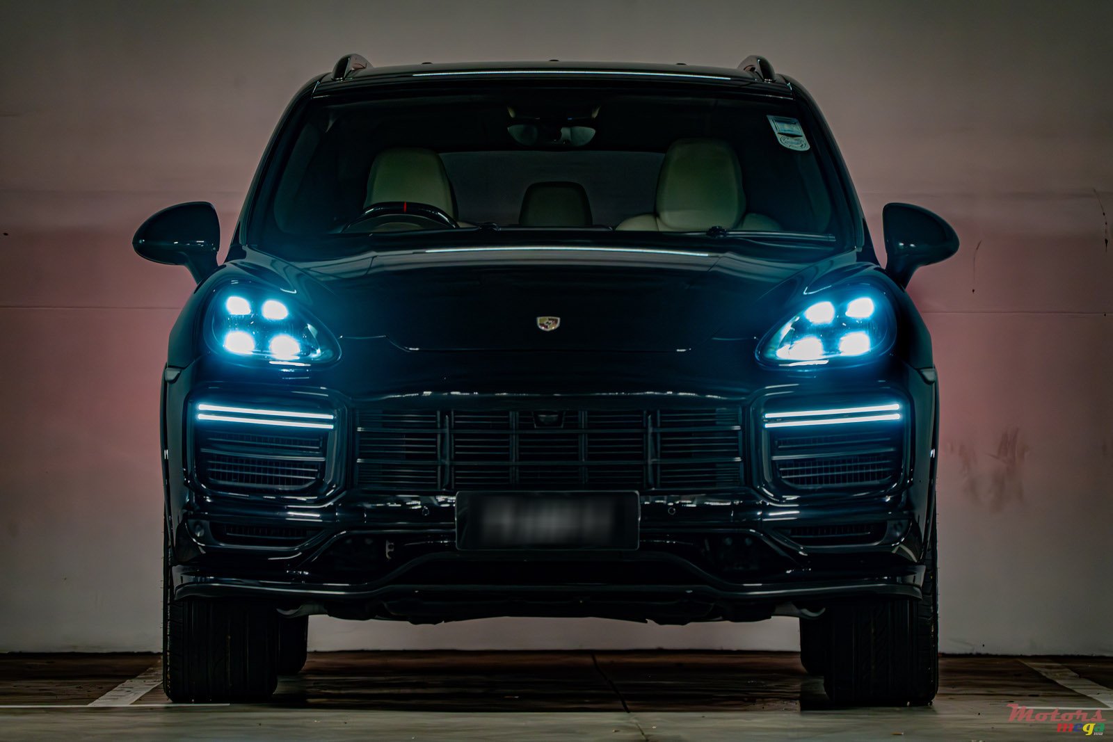2022' Porsche Cayenne photo #2