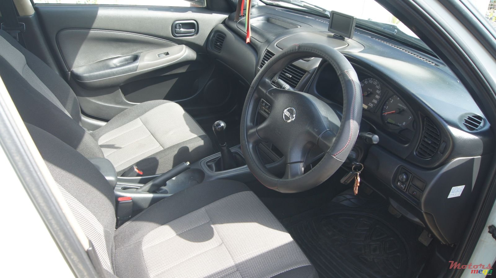 2004' Nissan Sunny photo #6