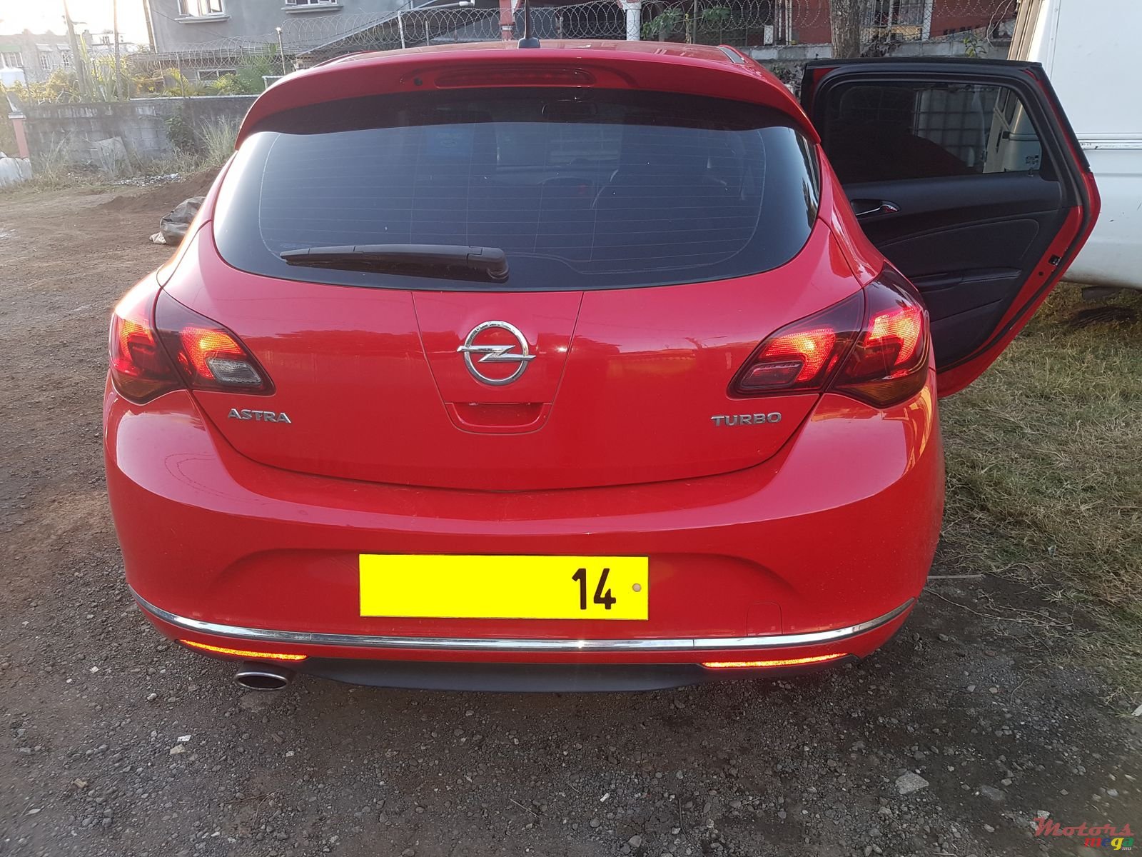 2014' Opel Astra photo #1