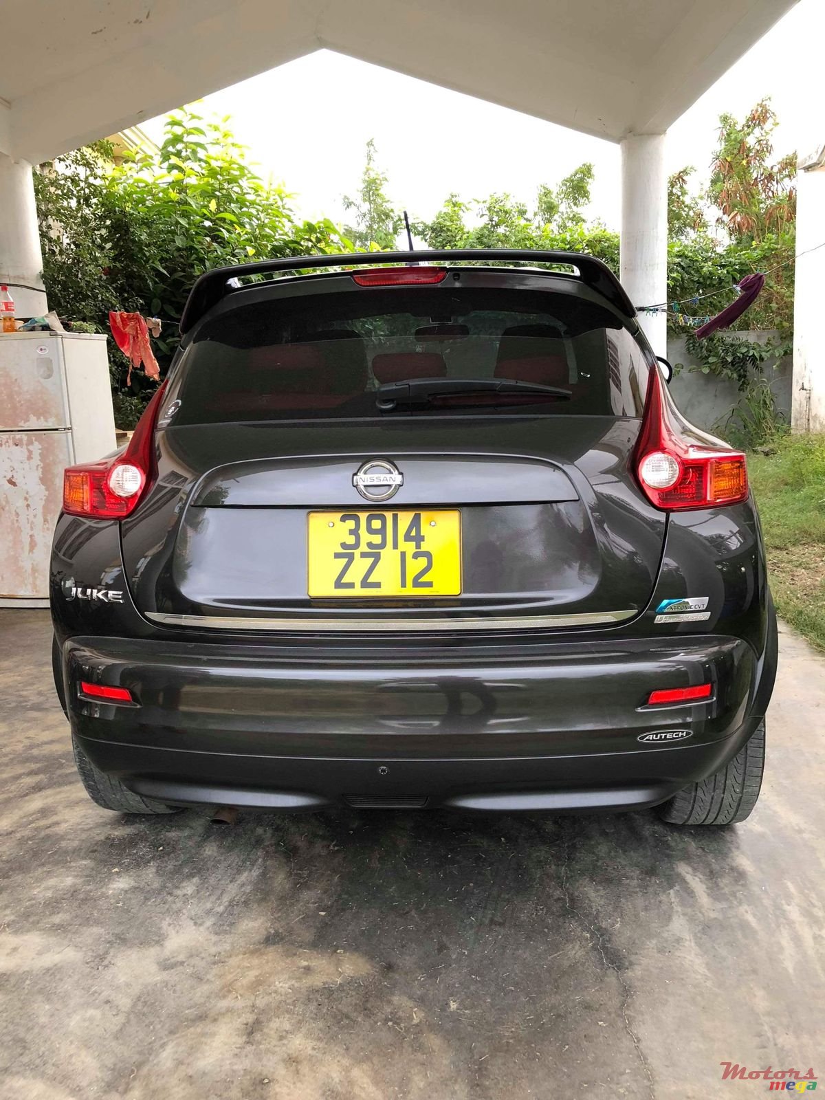 2012' Nissan Juke Red Leather seat photo #1