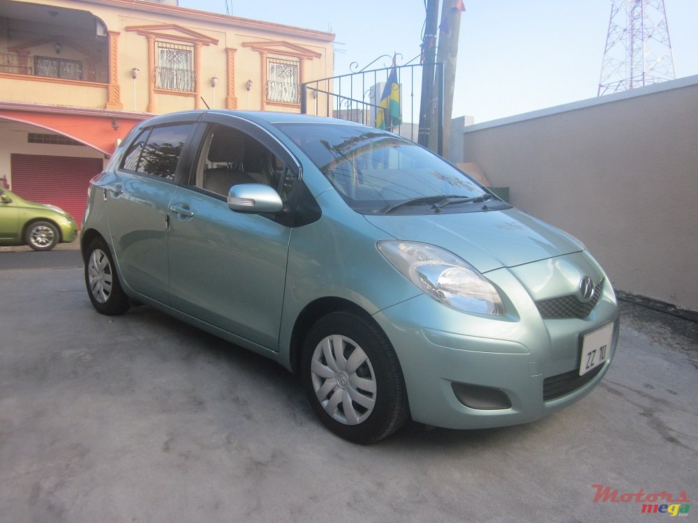 2010' Toyota Vitz photo #2