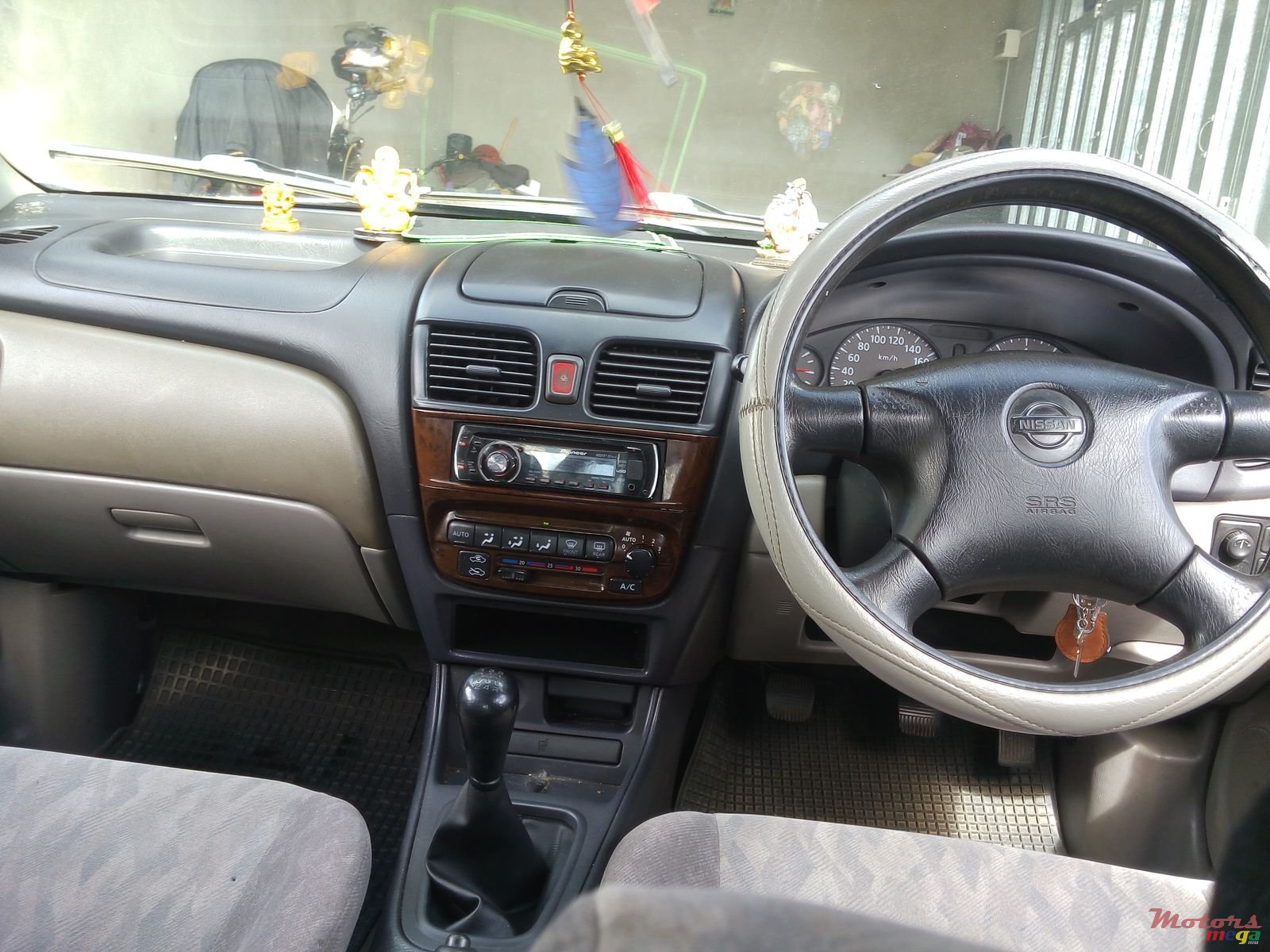 2001' Nissan Sunny photo #4