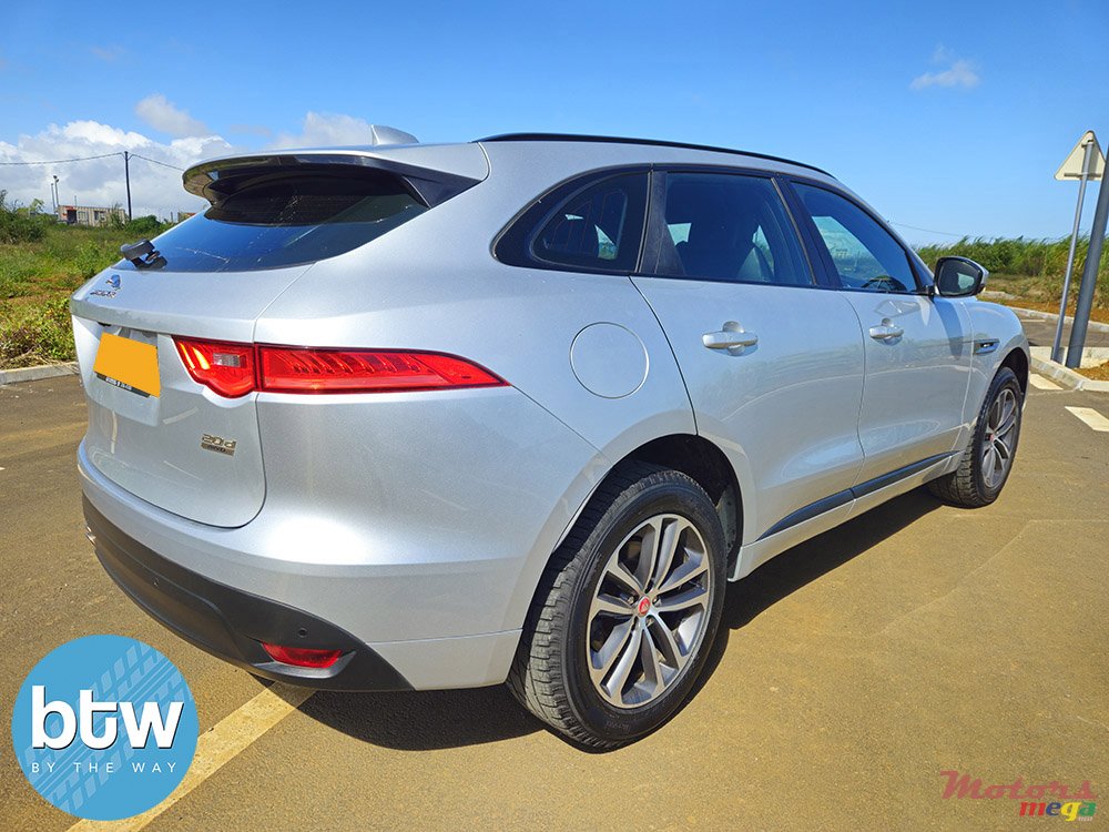2019' Jaguar F-Pace R-Sport photo #4