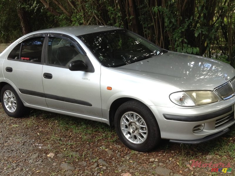 2001' Nissan Sunny photo #2