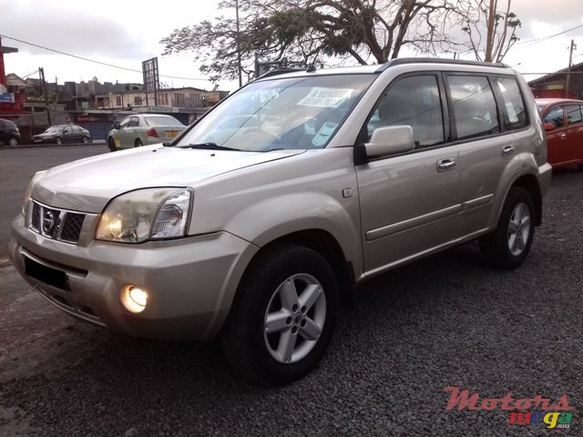 2006' Nissan X-Trail SUV photo #2