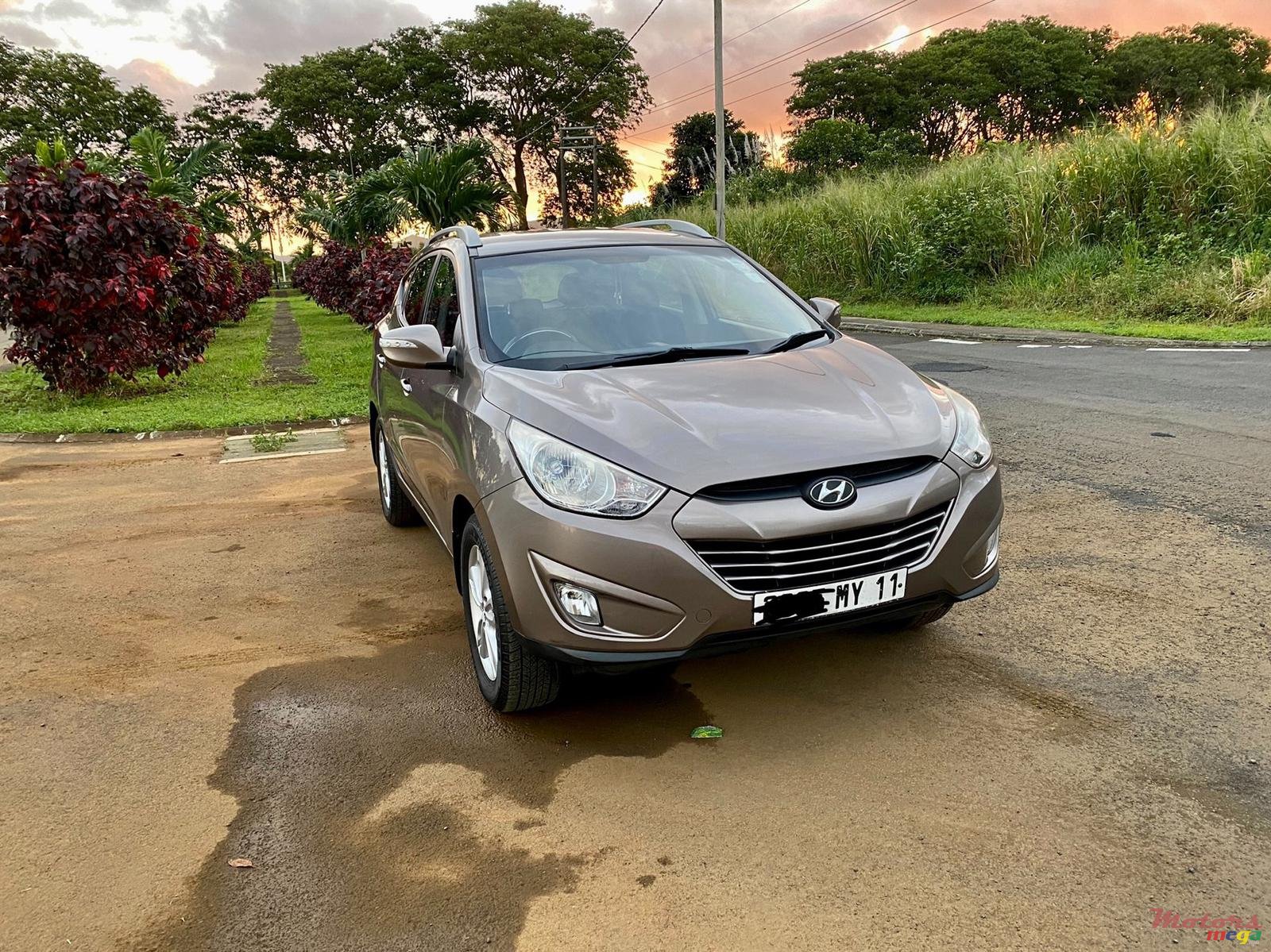 2011' Hyundai ix35 photo #2