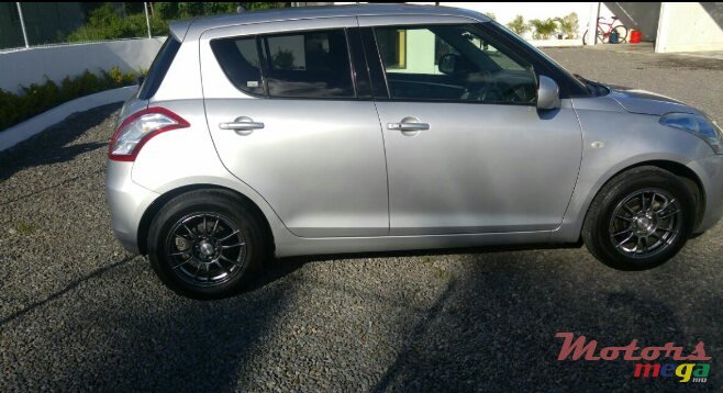 2013' Suzuki Swift photo #5