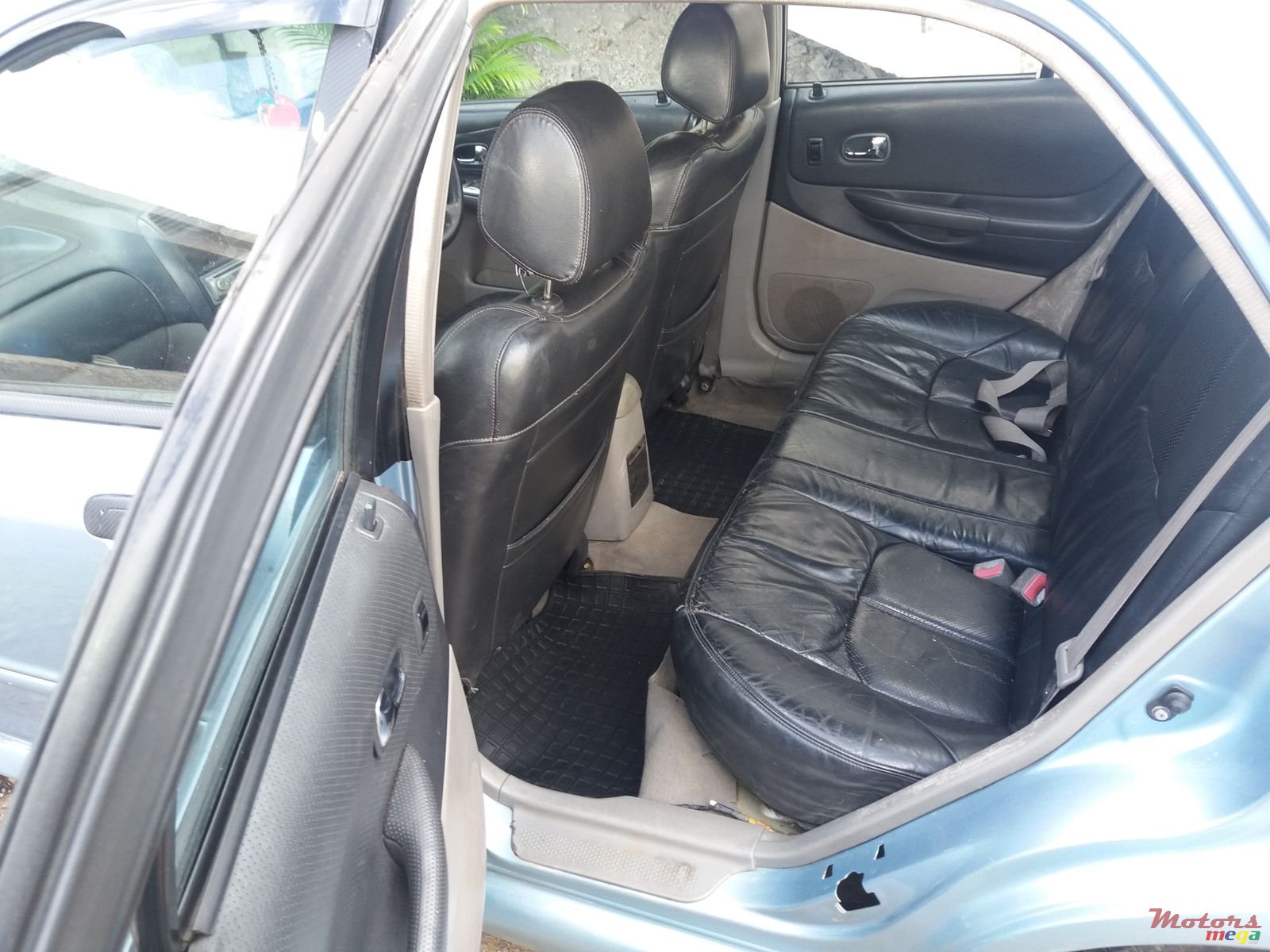 2001' Mazda 323 photo #3