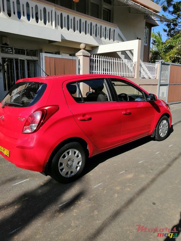 2013' Hyundai i20 photo #2