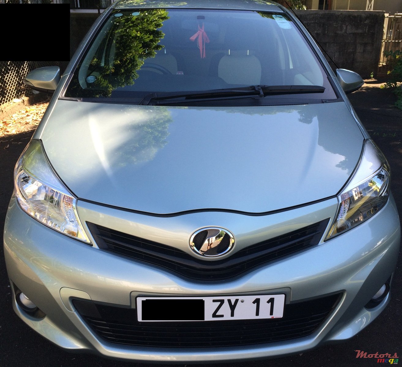 2011' Toyota Vitz photo #1