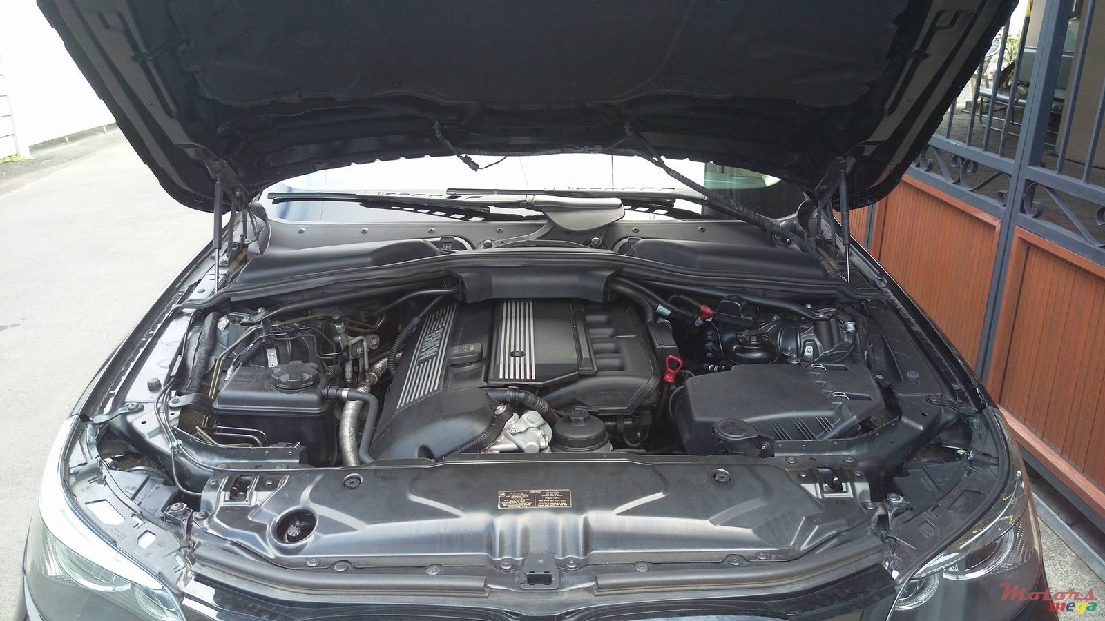 2004' BMW 525i photo #3