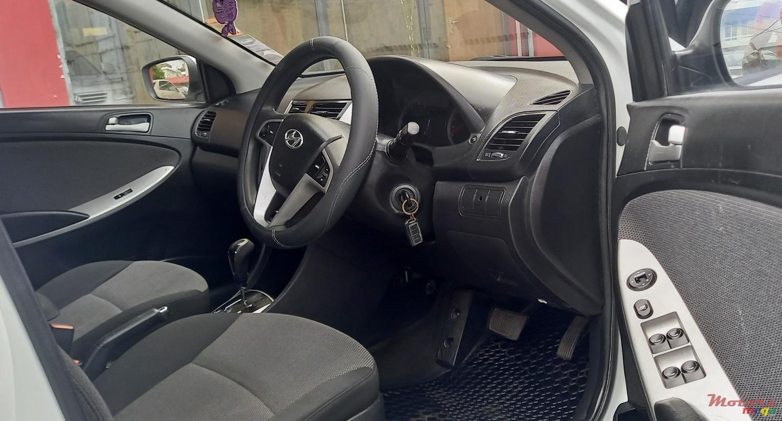 2014' Hyundai Accent photo #5