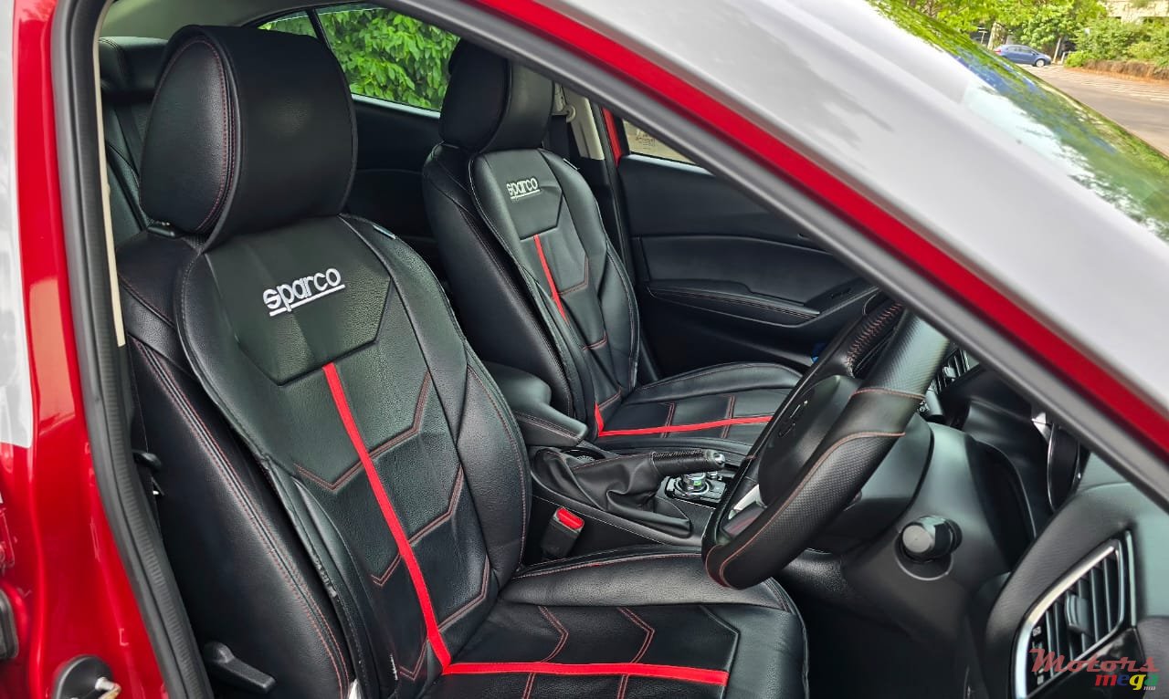 2016' Mazda 3 Deluxe edition skyactive photo #5