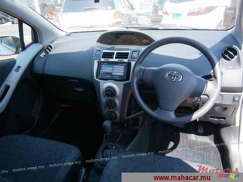 2010' Toyota Vitz photo #4