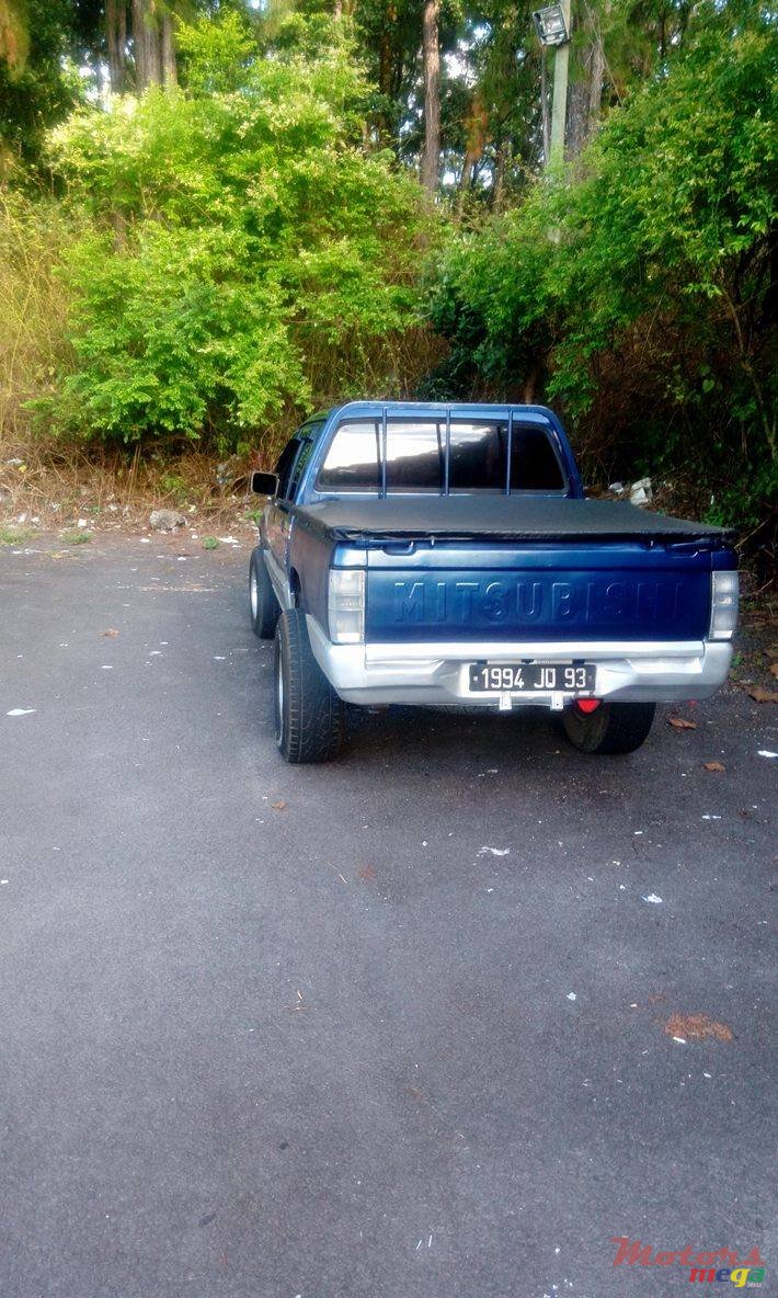 1993' Mitsubishi Truck photo #2