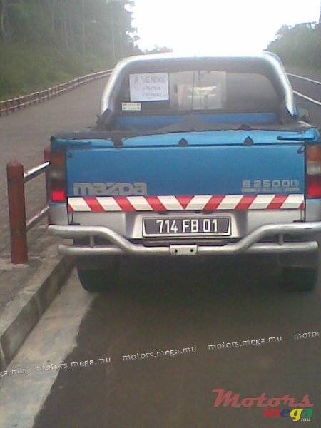 2001' Mazda photo #3