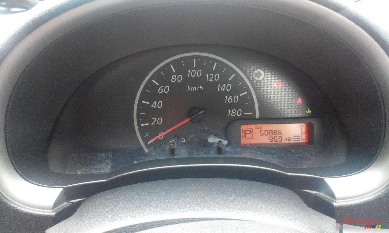 2011' Nissan March 2011 photo #4