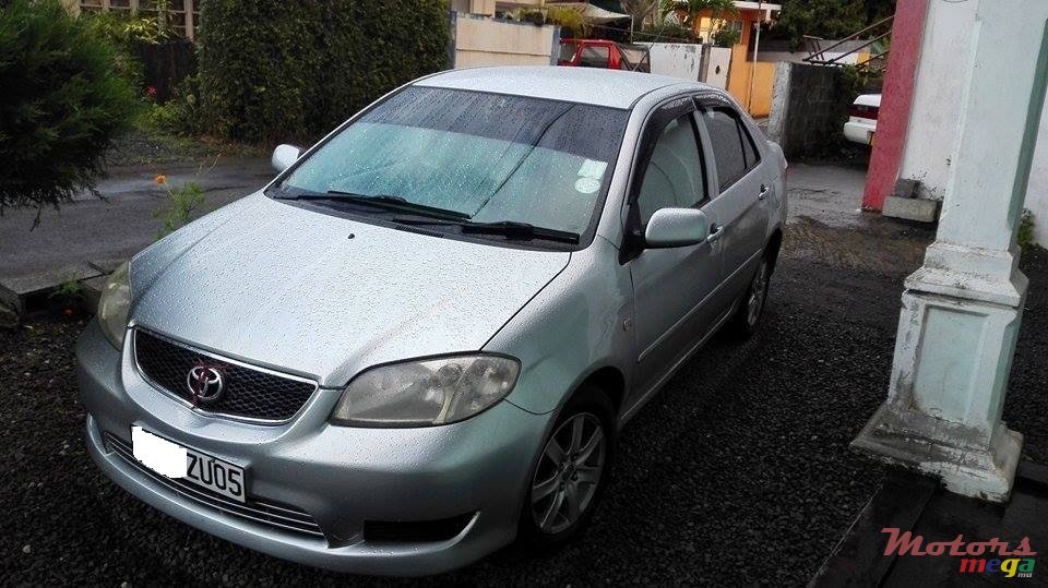 2005' Toyota Verso photo #1