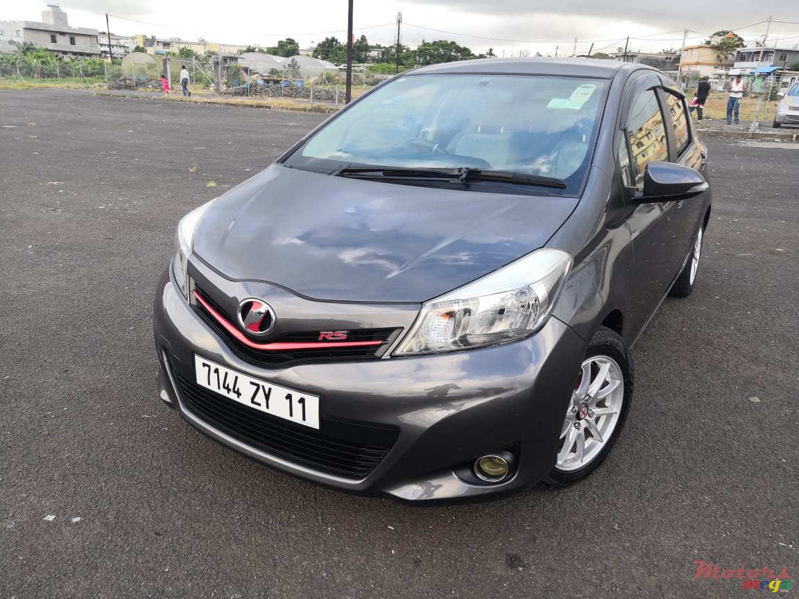 2011' Toyota Vitz RS photo #1