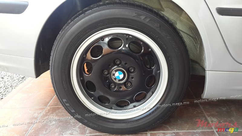 2000' BMW Alloy Wheel 15" photo #2