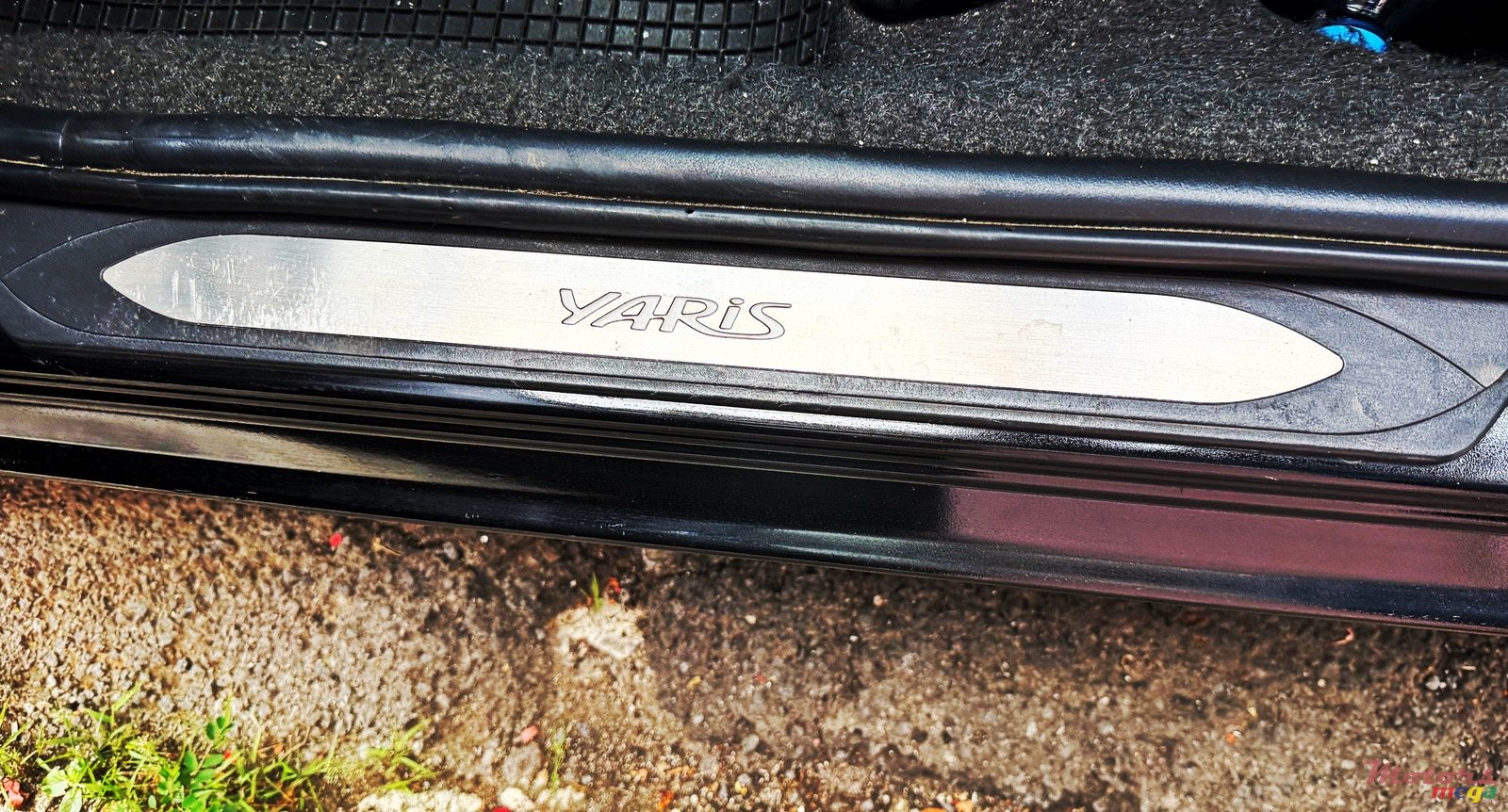 2017' Toyota Yaris photo #5