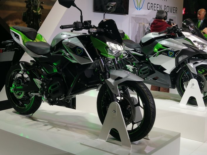 Les motos électriques et hybride Kawasaki se dévoilent, l'hydrogène à venir !