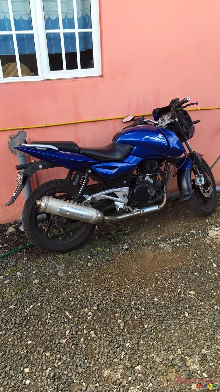 2011' Bajaj photo #1