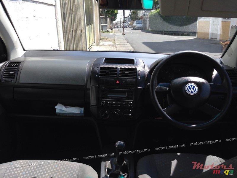 2002' Volkswagen Polo photo #3