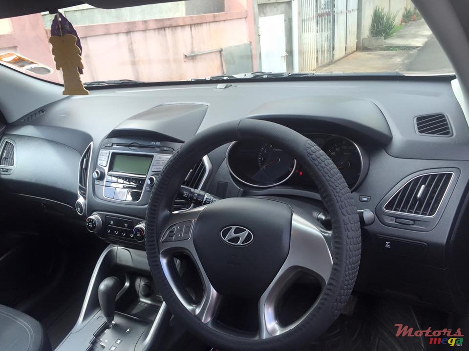 2016' Toyota UNIVERSAL STEERING COVER photo #3