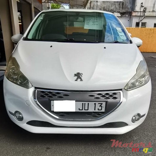 2013' Peugeot 208 photo #1