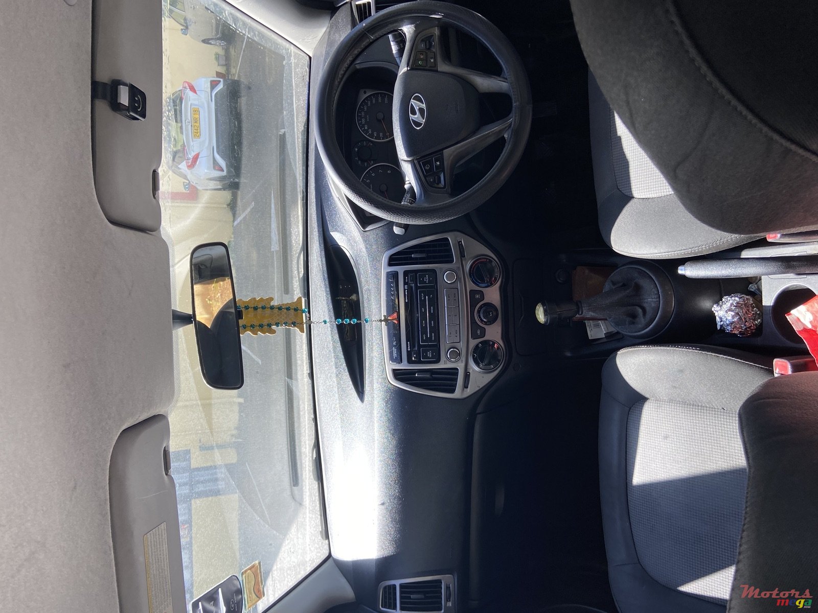 2012' Hyundai i20 photo #3