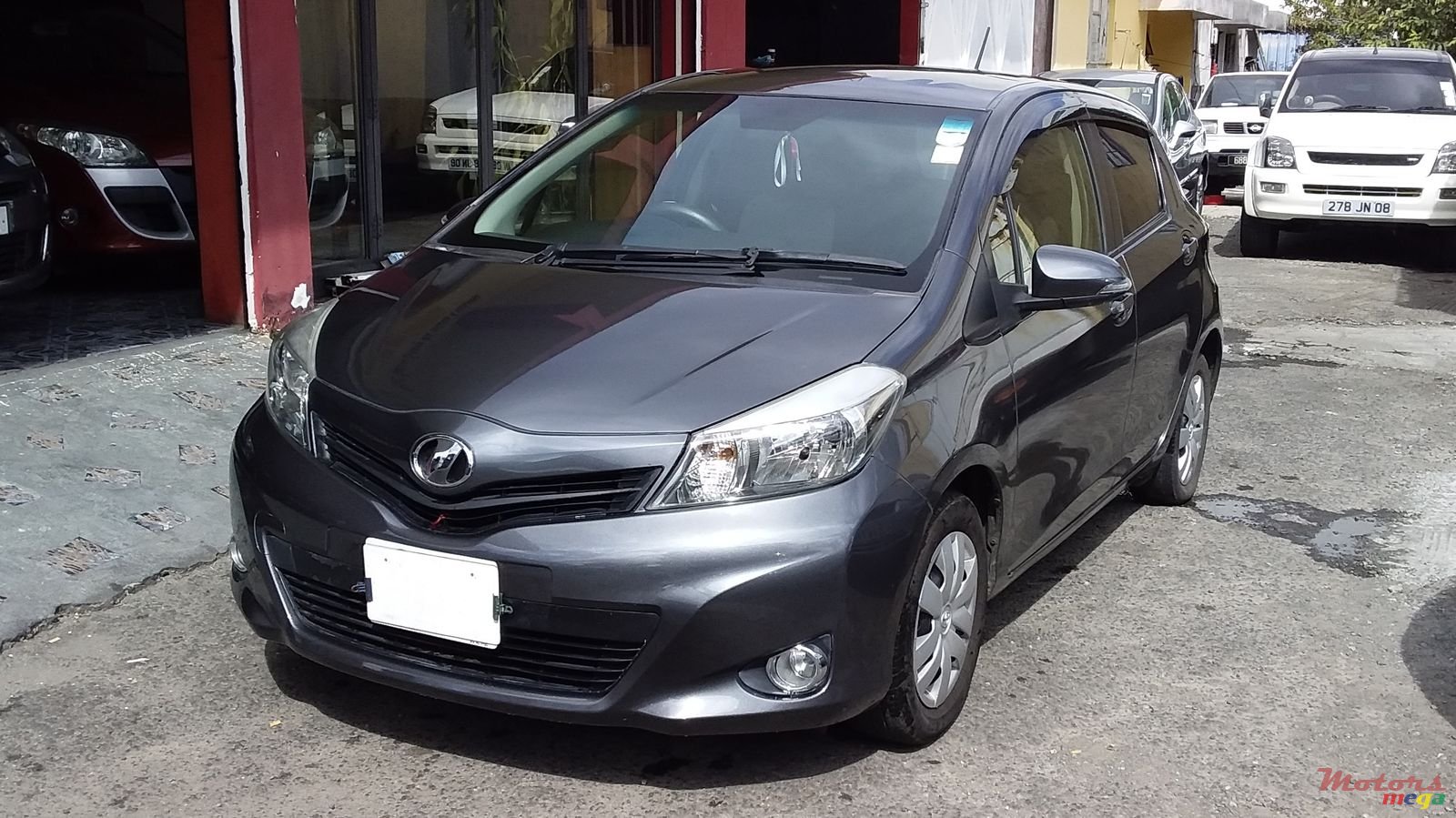 2011' Toyota Vitz photo #2