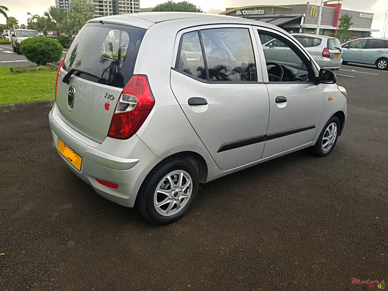 2012' Hyundai i10 Automatic petrol photo #4