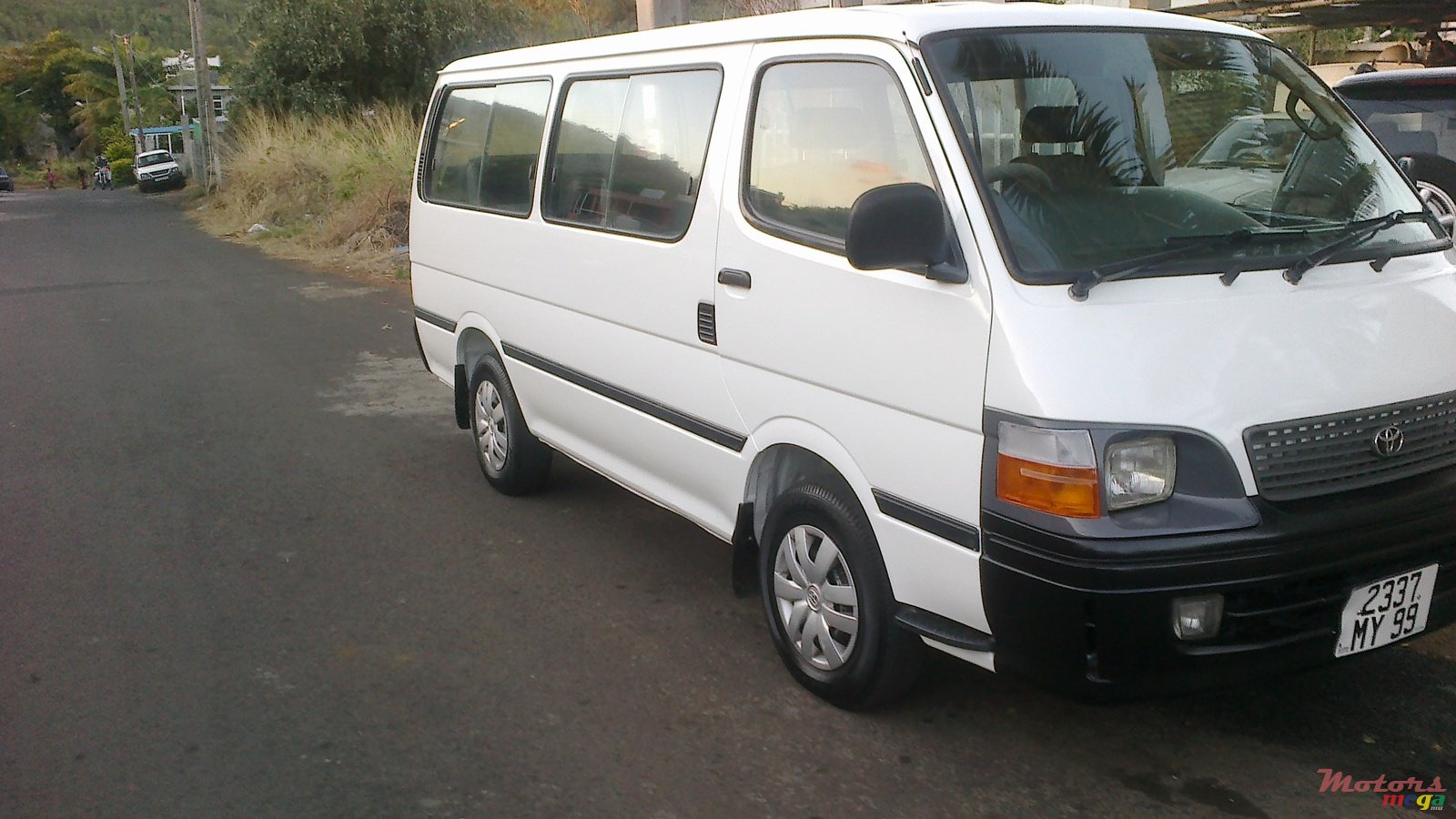1999' Toyota HiAce photo #3