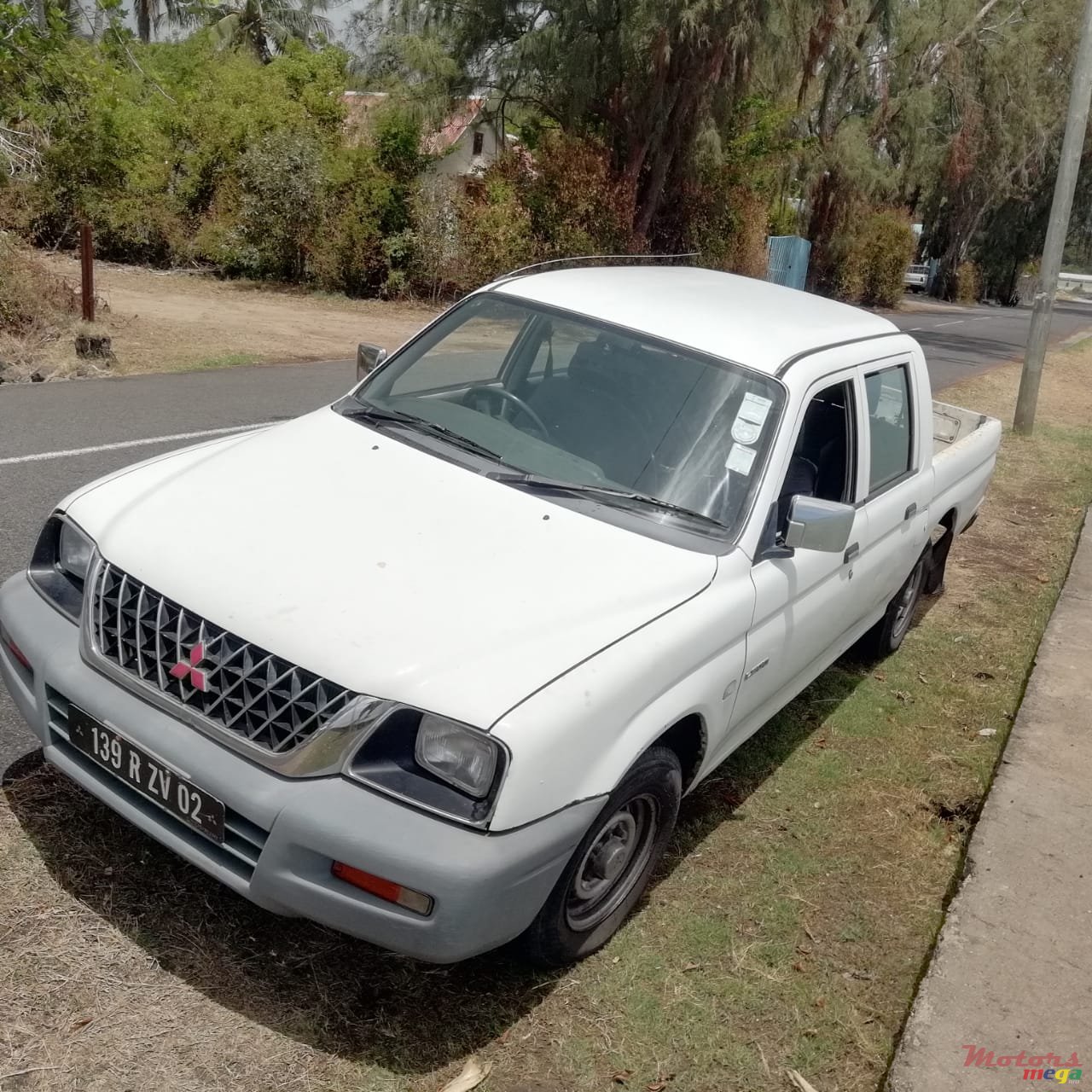 2002' Mitsubishi L 200 photo #1