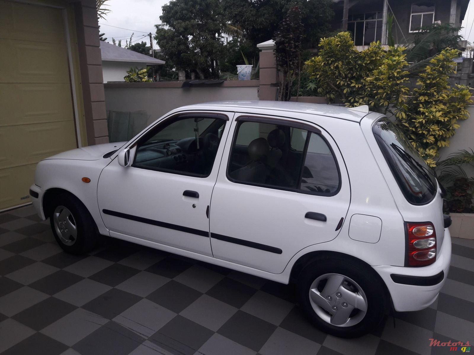 2000' Nissan March photo #1
