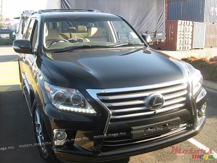 2011' Lexus LX 470 LX570 photo #1