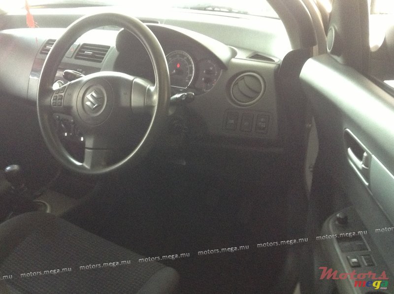 2007' Suzuki Swift photo #3