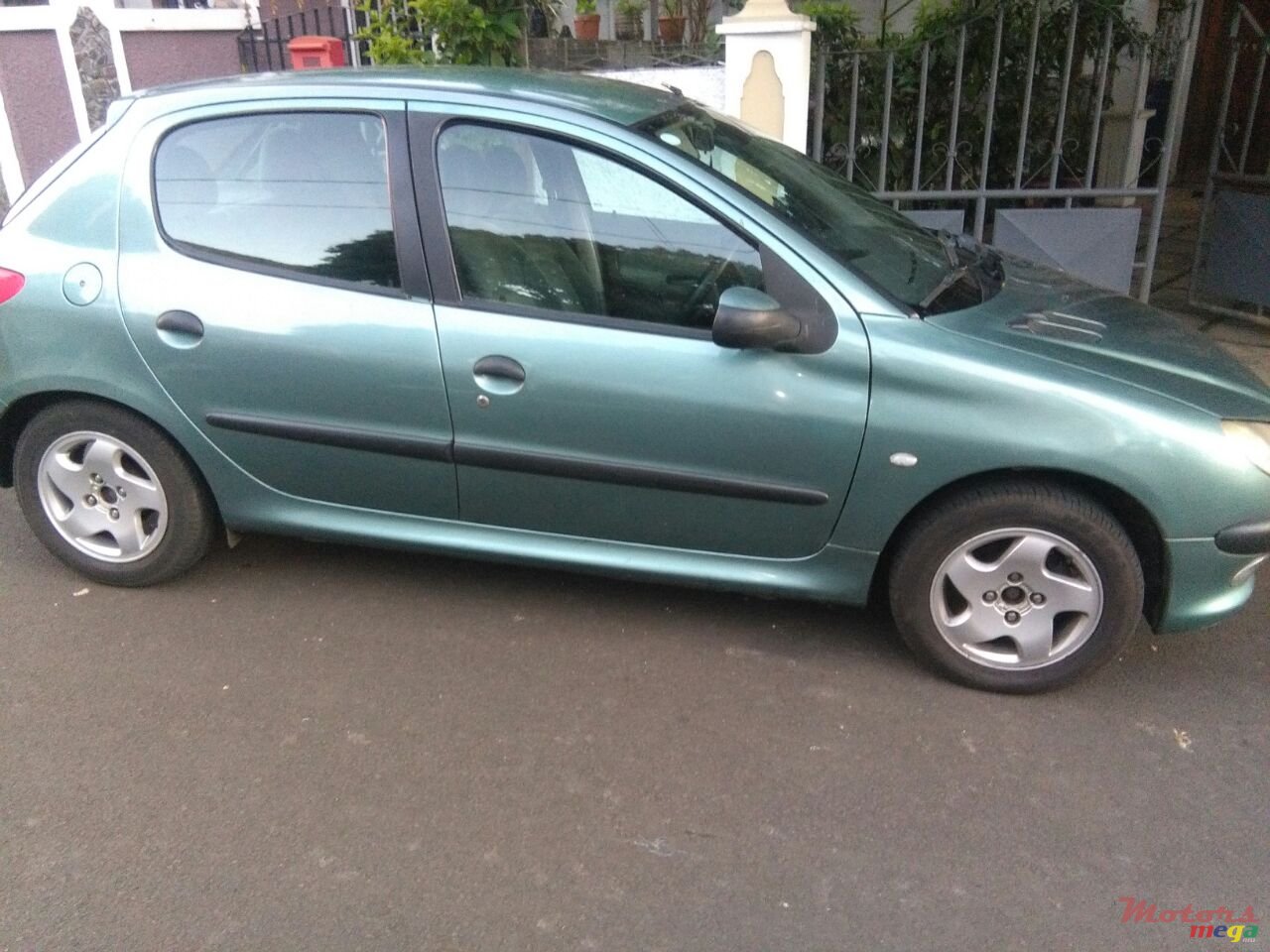 2000' Peugeot 206 photo #1