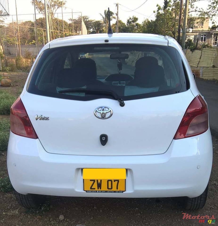 2007' Toyota Vitz photo #4