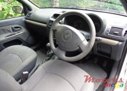 2005' Renault Clio 2 photo #4