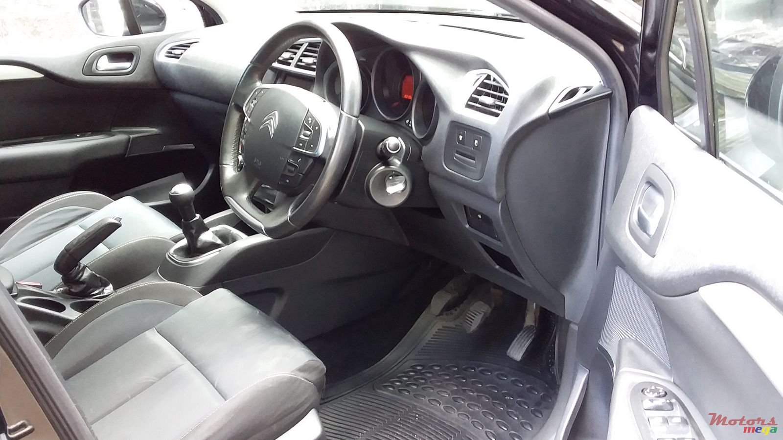 2012' Citroen C4 photo #2