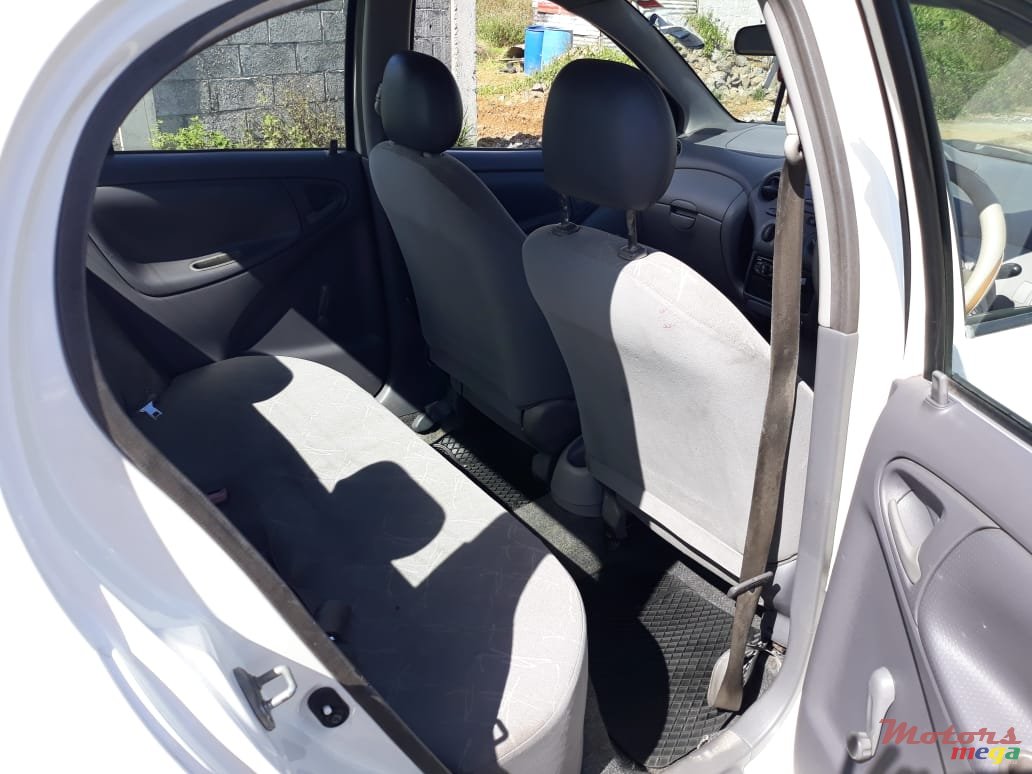 2000' Toyota photo #3