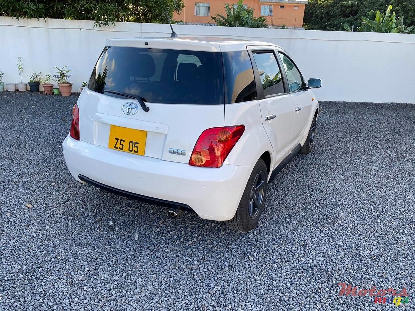 2005' Toyota IST Auto 1.3L photo #1