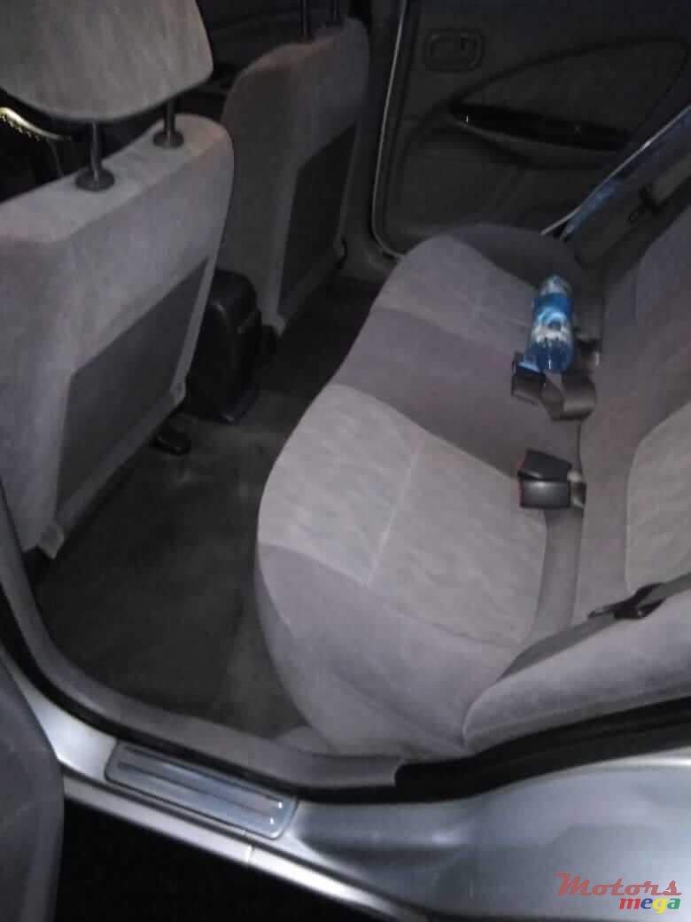 2001' Nissan Sunny photo #5