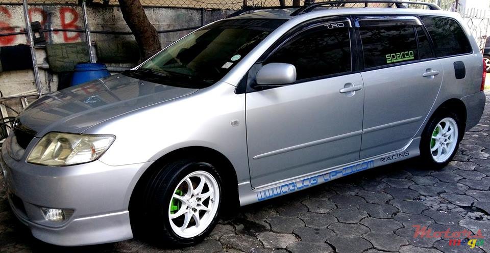 2004' Toyota photo #3