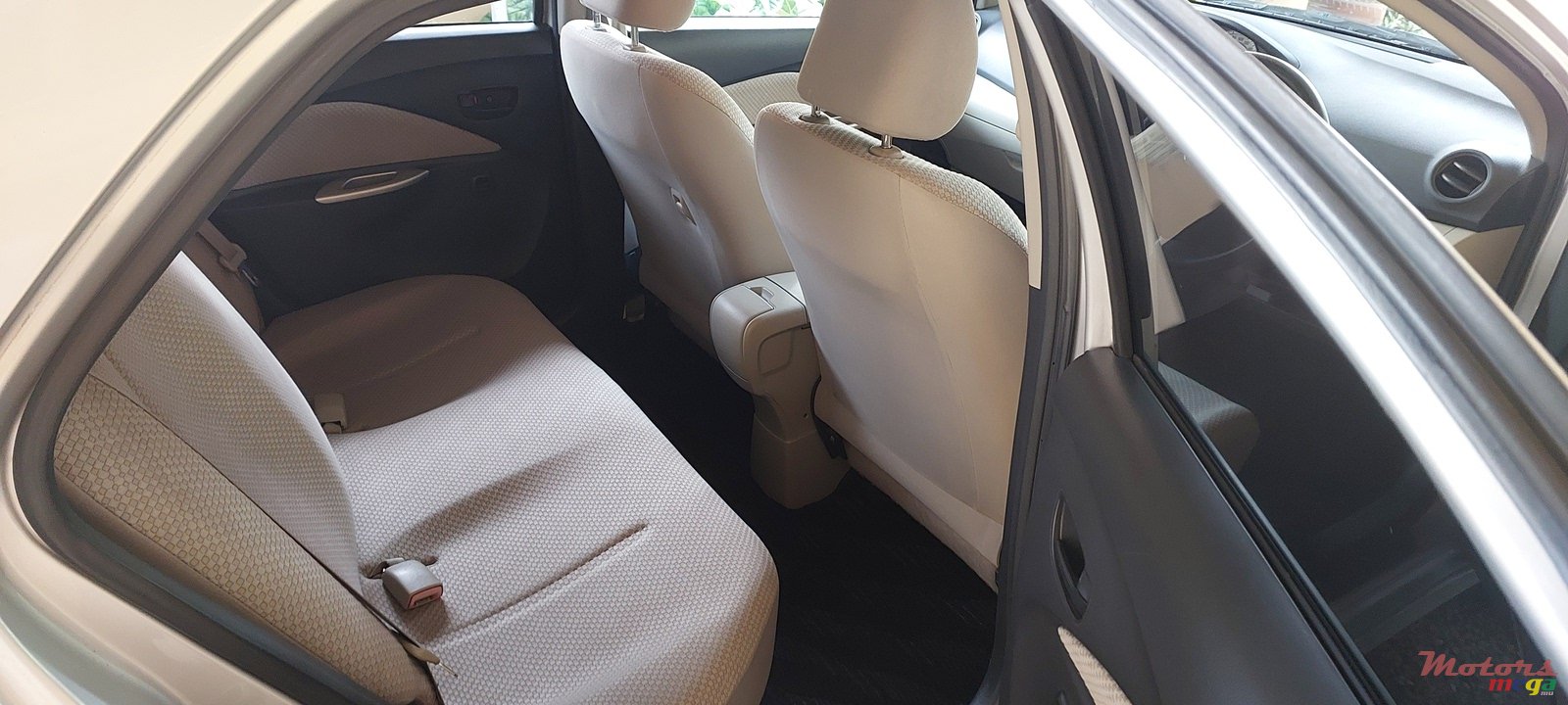 2006' Toyota Belta grade G photo #5