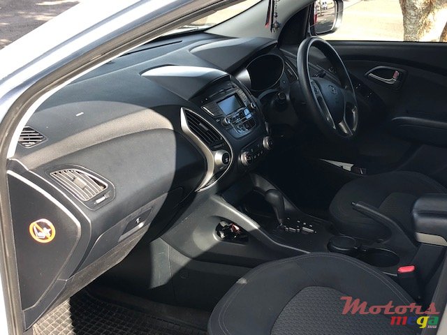 2010' Hyundai ix35 photo #2